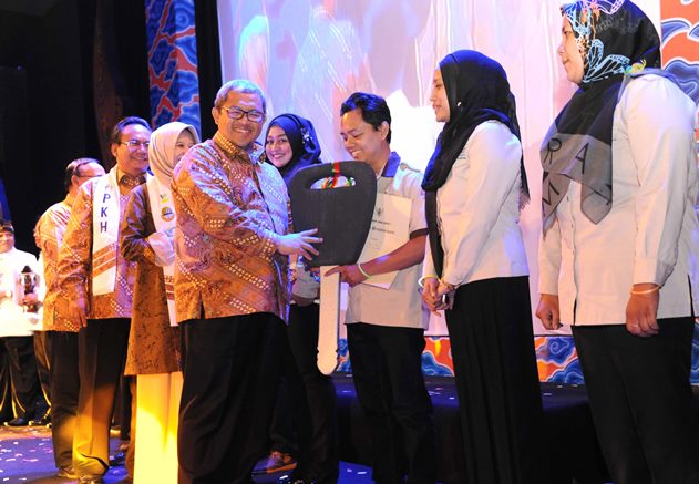 BAPPEDA JABAR - Aher: PKH Paling Berhasil Mengentaskan Kemiskinan