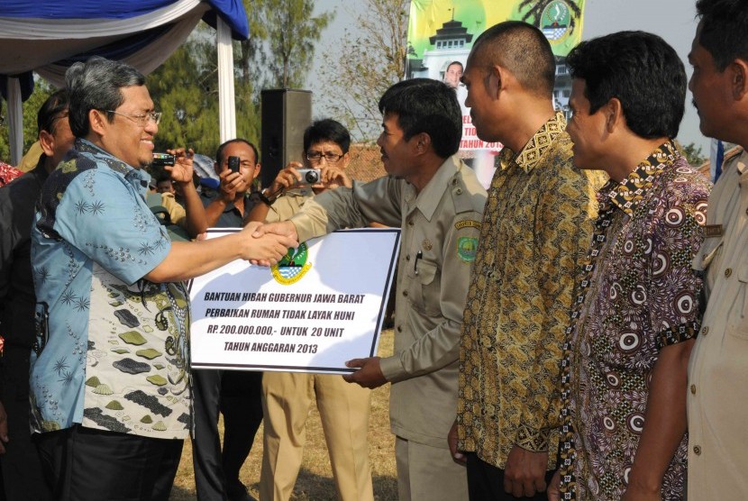 BAPPEDA JABAR - Gubernur Jabar Penuhi Janji Bangun 100 ribu Rutilahu