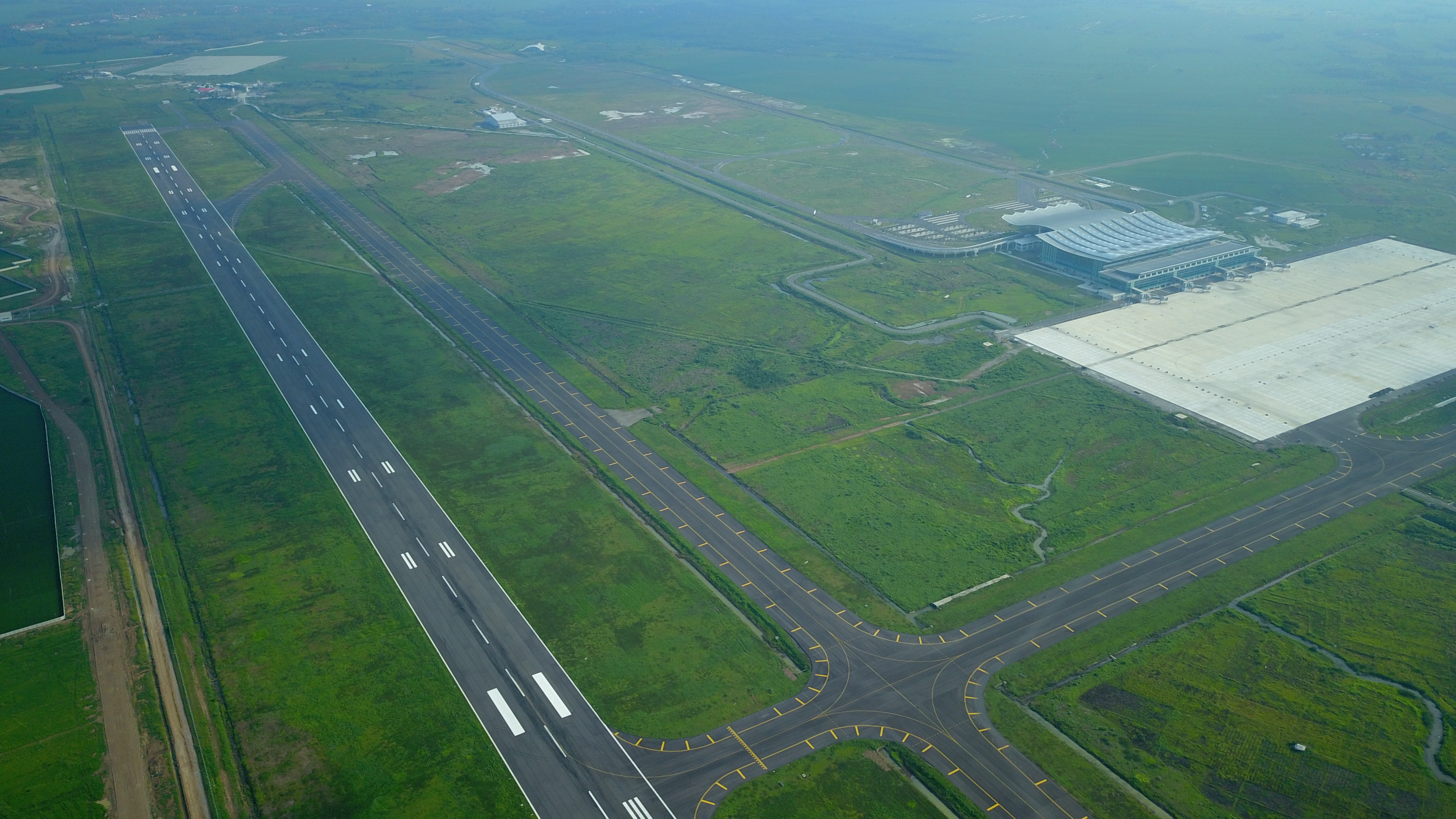 BAPPEDA JABAR - Landasan Pacu 3.000 meter Bandara Kertajati Digunakan April