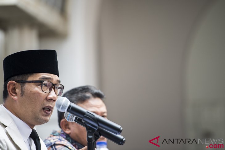 BAPPEDA JABAR - Ridwan Kamil titipkan warganya ke Gubernur Sumbar