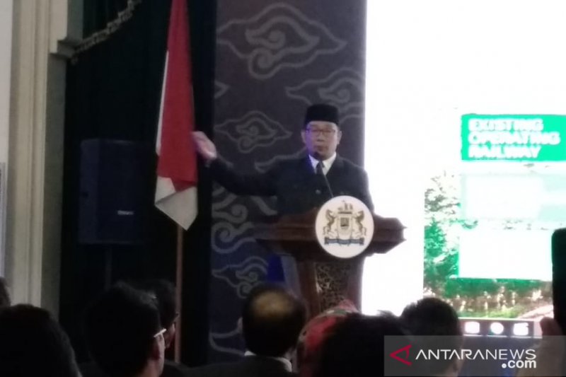 BAPPEDA JABAR - Ridwan Kamil lantik Pengurus Kadin Jabar periode 2019-2024