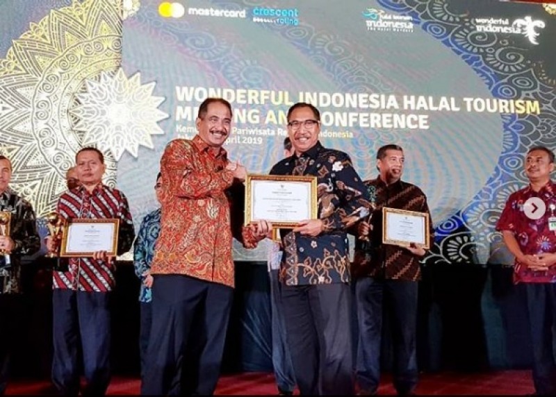 BAPPEDA JABAR - Jawa Barat Raih Penghargaan Destinasi Wisata Halal Unggulan