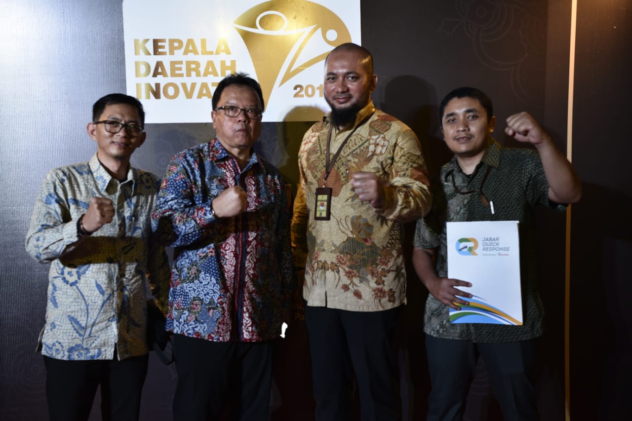 BAPPEDA JABAR - Ridwan Kamil Terima Penghargaan Kepala Daerah Inovatif 2019 Berkat Program JQR