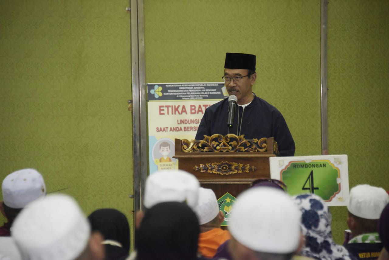 BAPPEDA JABAR - Plh. Sekda Jabar Sambut Kepulangan Kloter I Jemaah Haji