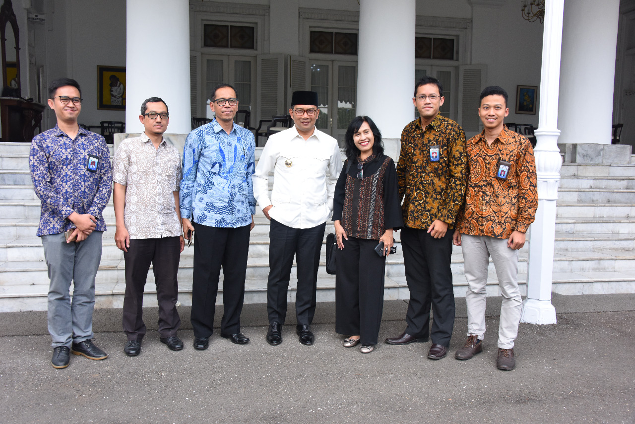 BAPPEDA JABAR - Dua Tahap Penanganan Tumpahan Minyak di Karawang
