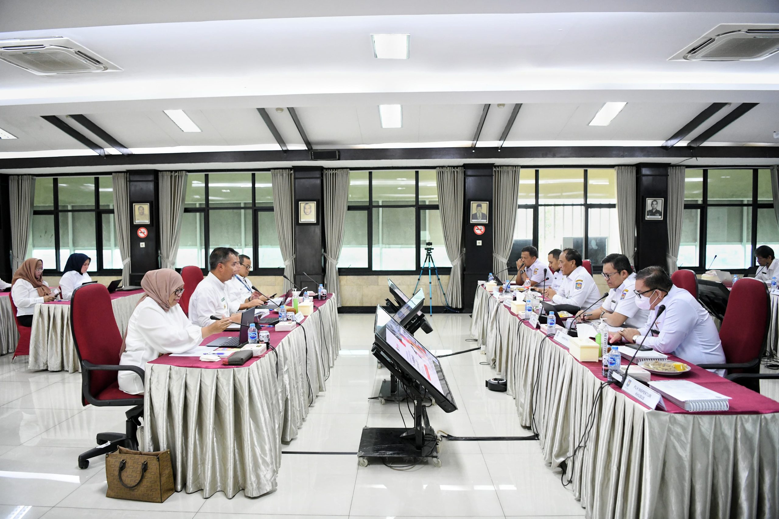 BAPPEDA JABAR - Bey Machmudin Ikuti Evaluasi Kinerja Triwulan IV Penjabat Gubernur