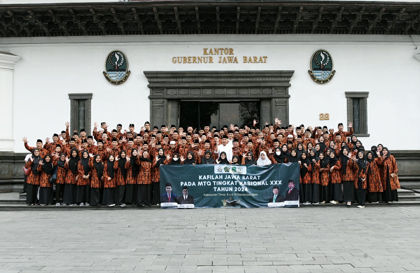 BAPPEDA JABAR - MTQ XXX<br>Lepas 160 Kafilah Jabar, Pesan Bey Machmudin: Momentum Perjuangkan Nilai Luhur Al-Qur’an di Pentas Nasional