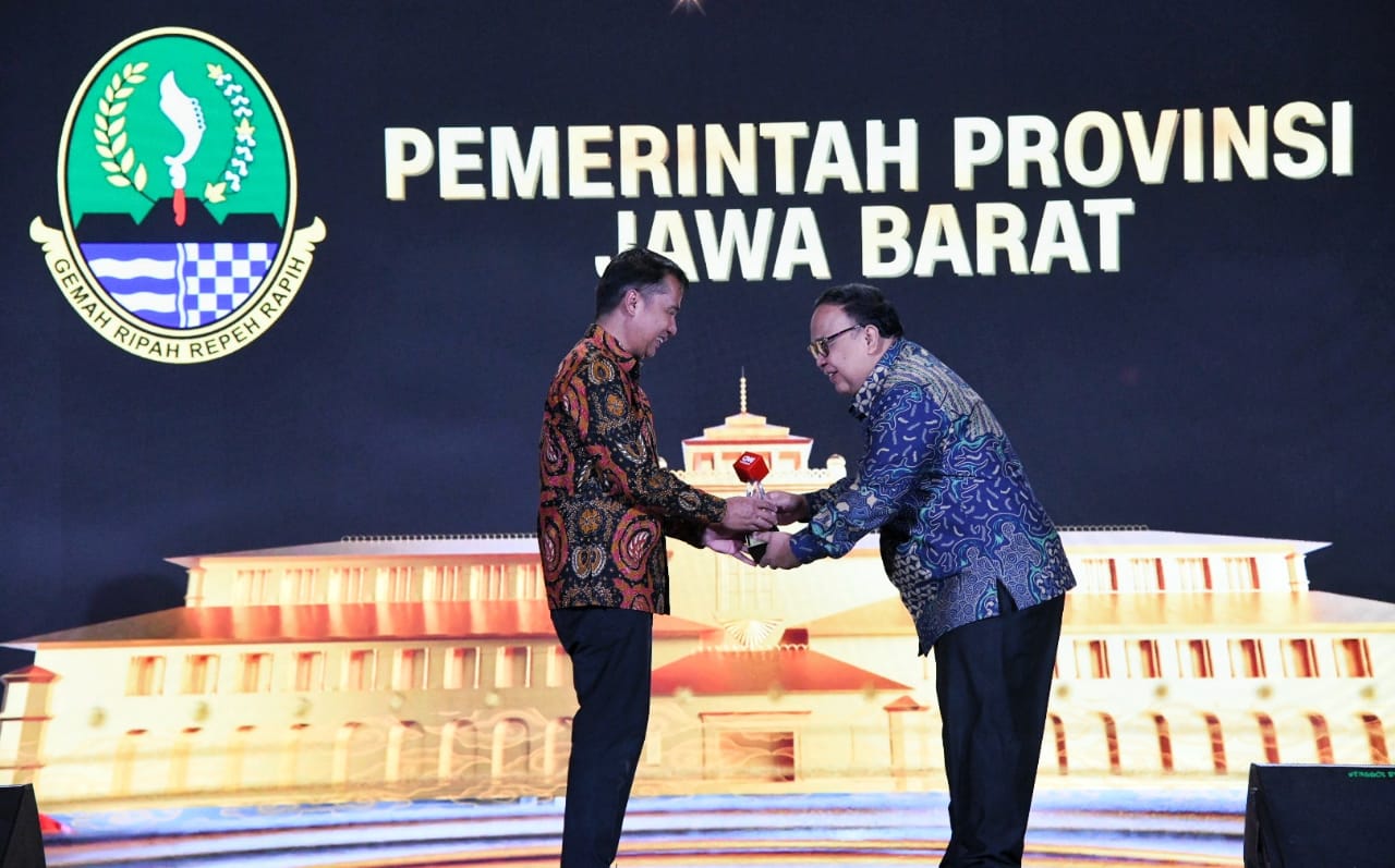 BAPPEDA JABAR - Pemdaprov Jabar Raih Penghargaan sebagai Pemerintahan yang Baik dalam Menyosialisasikan Program Kinerja kepada Masyarakat