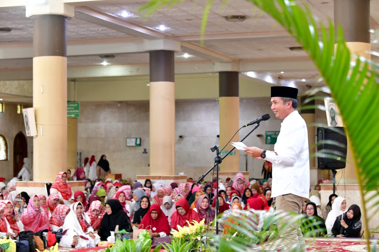 BAPPEDA JABAR - Bey Machmudin Ajak Masyarakat Teladani Kepribadian Rasulullah