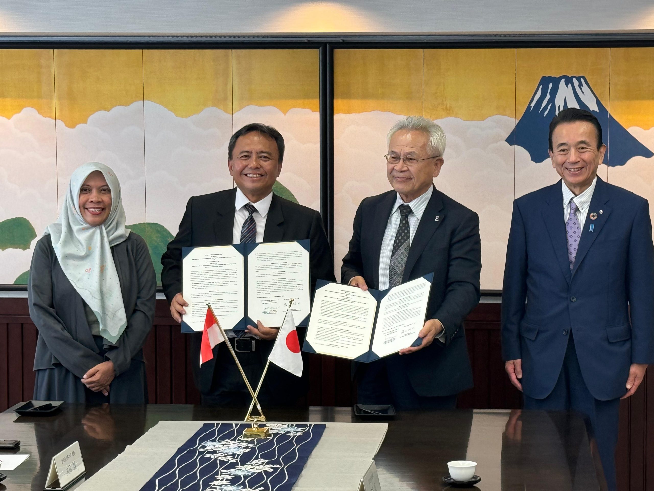 BAPPEDA JABAR - Gubernur Suzuki Yasutomo Undang Pemuda Jawa Barat Kuliah di Shizuoka Jepang