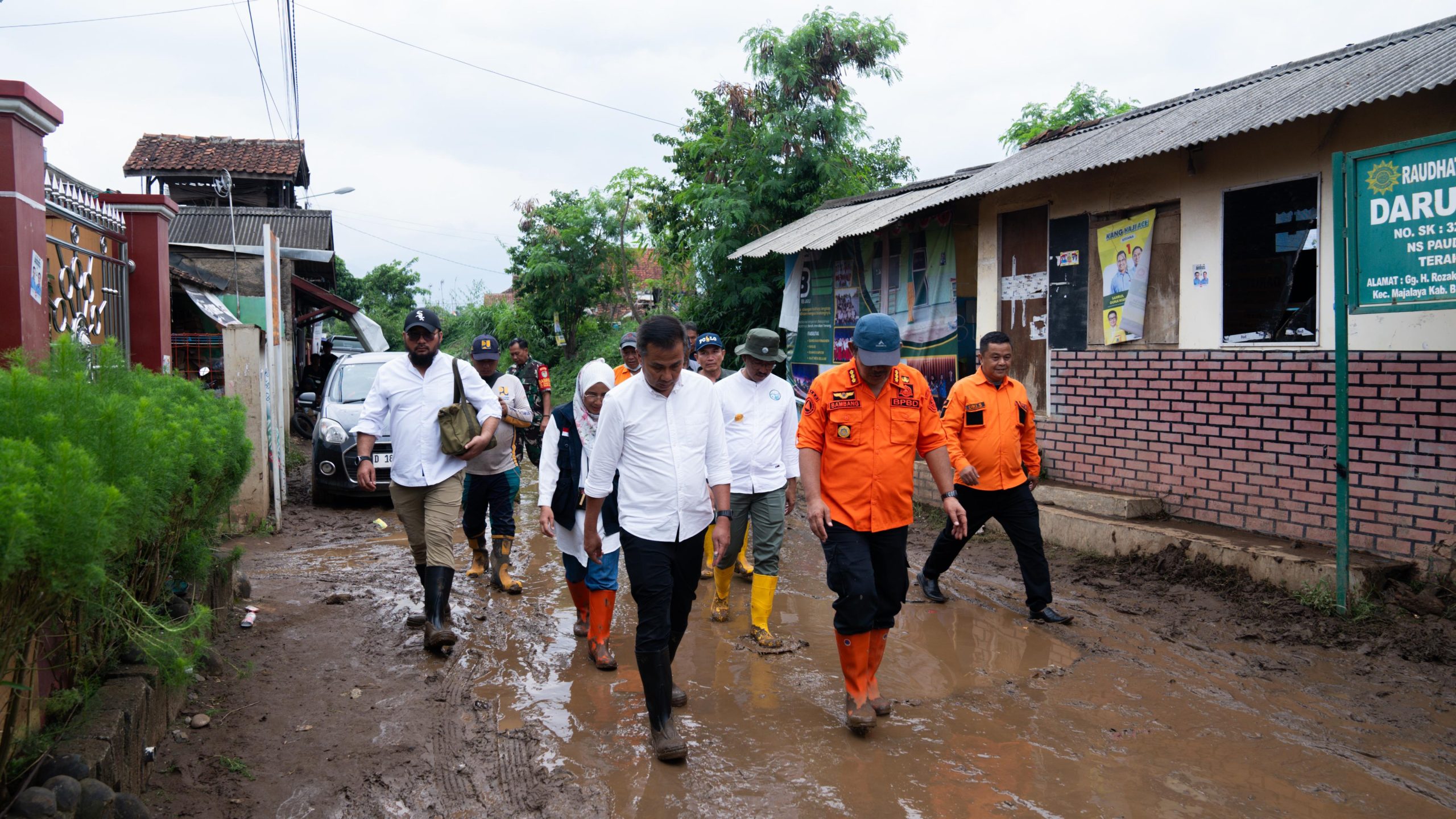 BAPPEDA JABAR - BENCANA BANJIR<br>Bey Machmudin Tinjau Solokanjeruk dan Dayeuhkolot