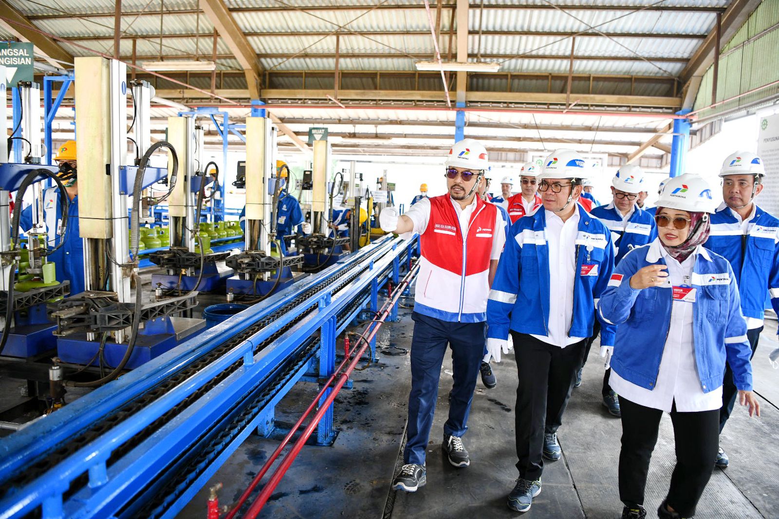 BAPPEDA JABAR - Penjabat Gubernur Bey Machmudin Pantau Stasiun Gas Elpiji Padalarang