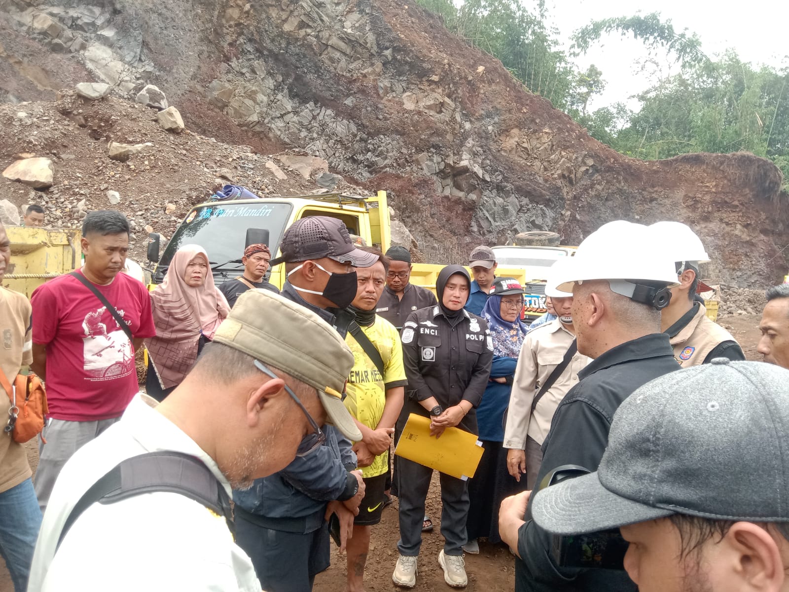 BAPPEDA JABAR - Tim Gabungan Tutup tambang Ilegal di Cianjur