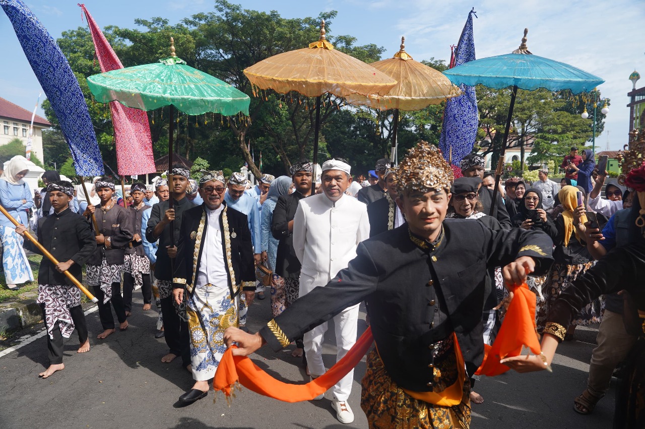 BAPPEDA JABAR - HARI JADI KABUPATEN CIREBON<br>KDM: Cirebon akan Jadi Yogyakartanya Jabar