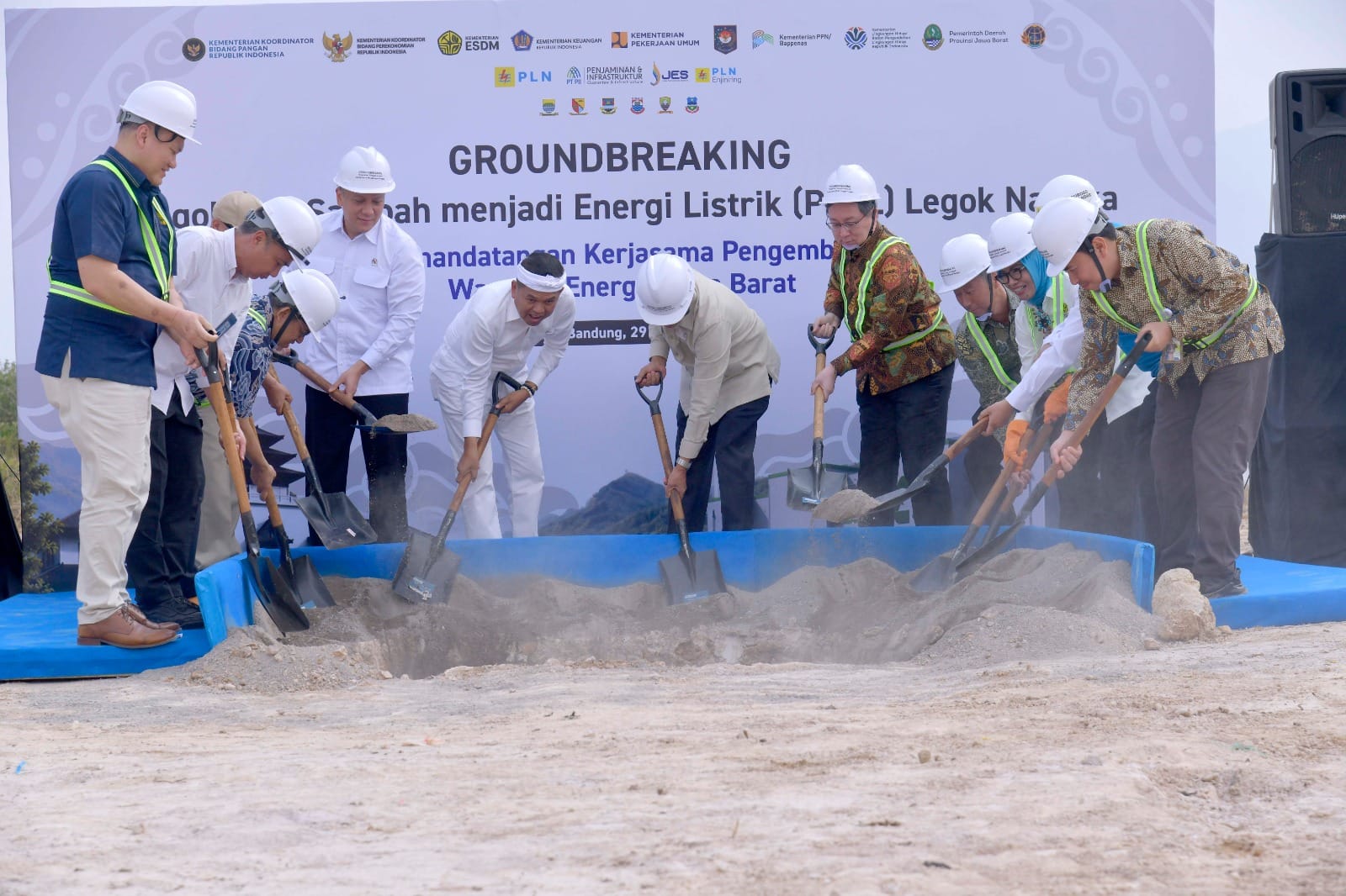 BAPPEDA JABAR - Gubernur KDM Resmikan Pembangunan PSEL Legok Nangka: Bukti Nyata Jabar Tangani Sampah